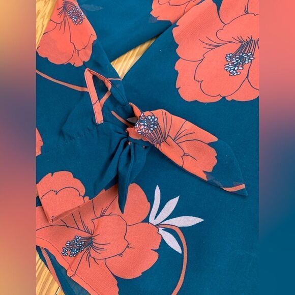 Cupcakes and Cashmere Floral Top - Picture 3 of 9